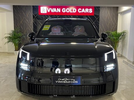 Lynk & Co 900
