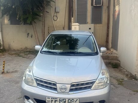 Nissan Tiida 2011