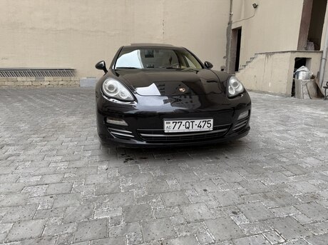 Porsche Panamera 4S 2011