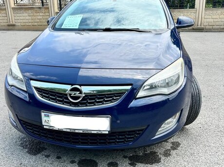 Opel Astra 2011