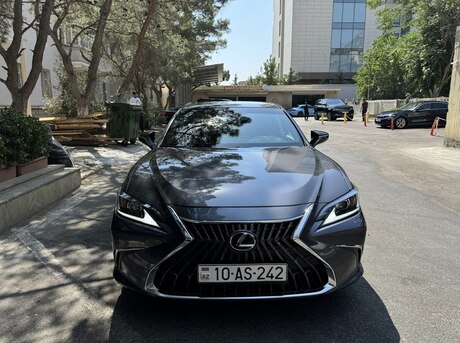Lexus ES 300h 2023