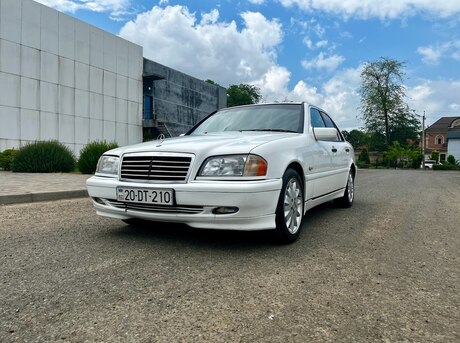 Mercedes C 200