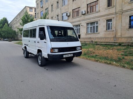 Mercedes 100 1992
