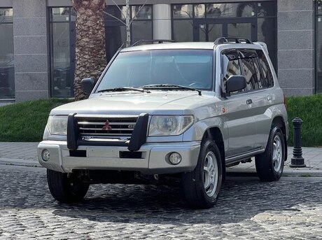 Mitsubishi Pajero io