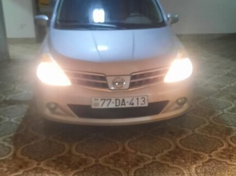 Nissan Tiida 2012