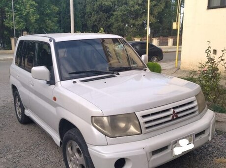 Mitsubishi Pajero io 1999