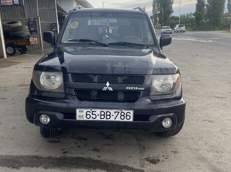Mitsubishi Pajero io 2000