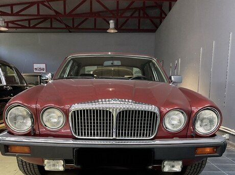 Jaguar Daimler Double-Six