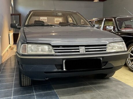 Peugeot 405