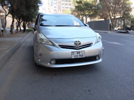Toyota Prius V