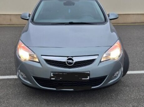 Opel Astra 2011