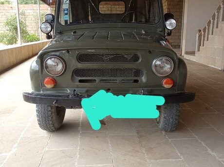 UAZ  1990