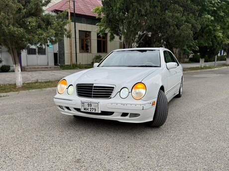 Mercedes E 320