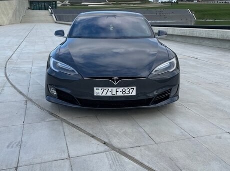 Tesla Model S 2017
