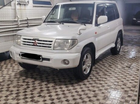 Mitsubishi Pajero io 2000