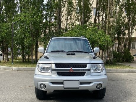 Mitsubishi Pajero io 2002