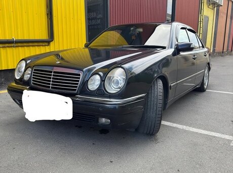 Mercedes E 230