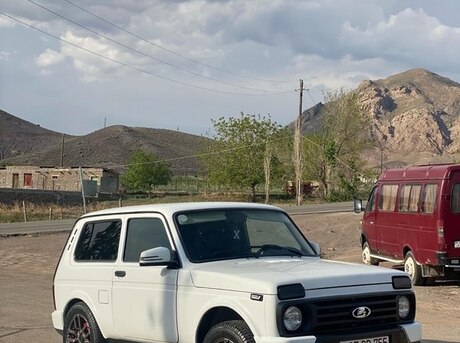 LADA (VAZ) Niva 2015