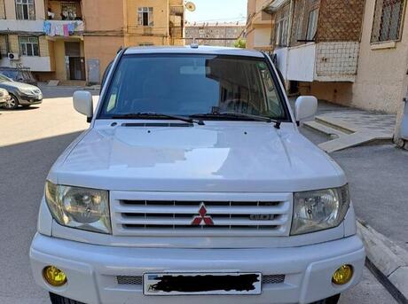 Mitsubishi Pajero io 2000