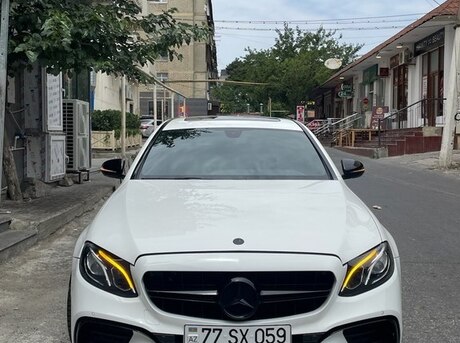 Mercedes E 300 4MATIC 2017