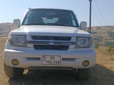 Mitsubishi Pajero io 2001