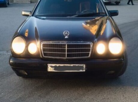 Mercedes E 230