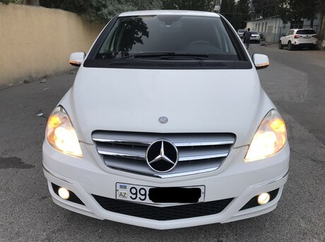 Mercedes B 180