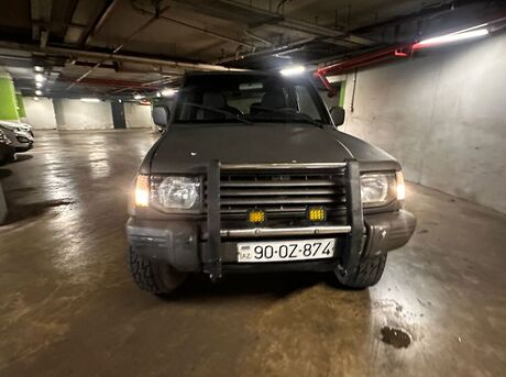 Mitsubishi Pajero 1990