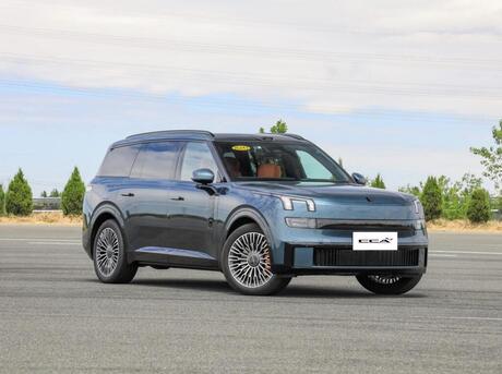 Lynk & Co 900