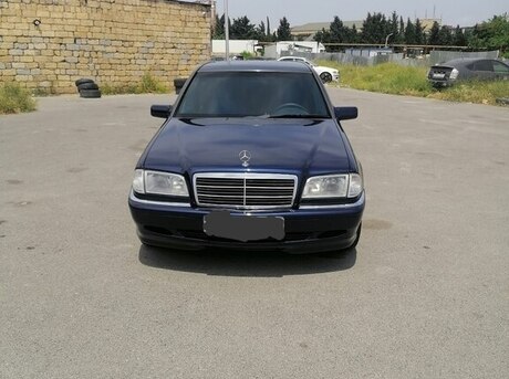 Mercedes C 200