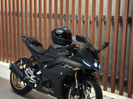 Yamaha R15 V4