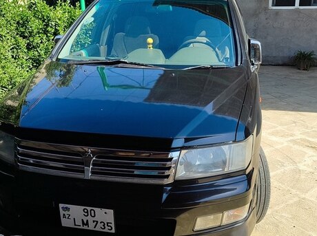 Mitsubishi Chariot 2000