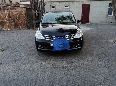 Nissan Tiida 2011