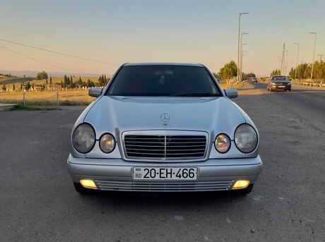 Mercedes E 240