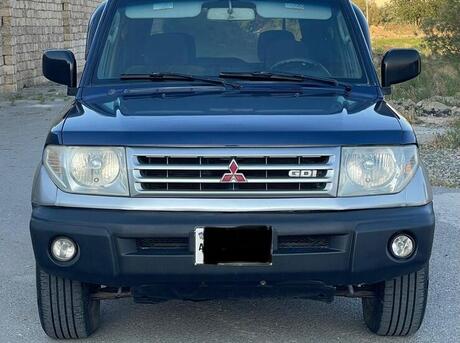 Mitsubishi Pajero io 2000