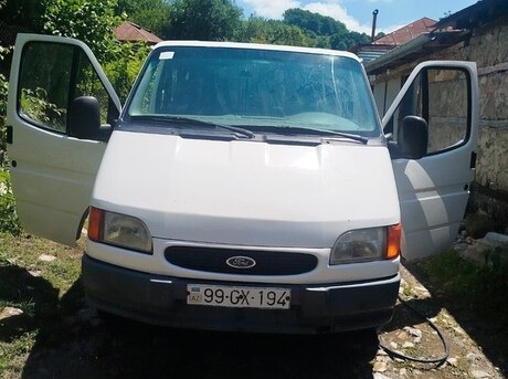Ford Transit 2000