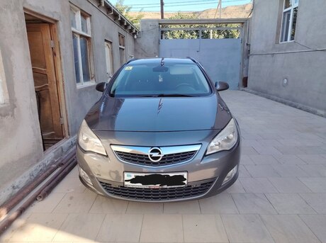 Opel Astra 2011