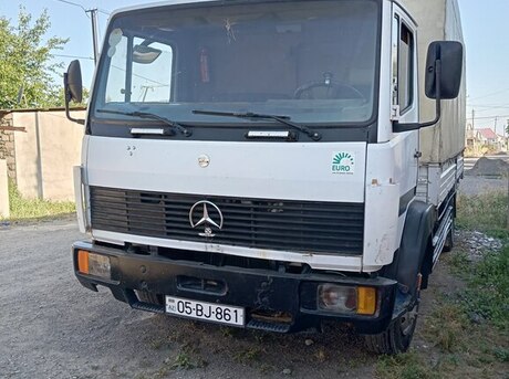Mercedes 811 D 1994