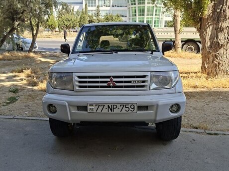 Mitsubishi Pajero io 1999