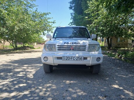 Mitsubishi Pajero io 1999