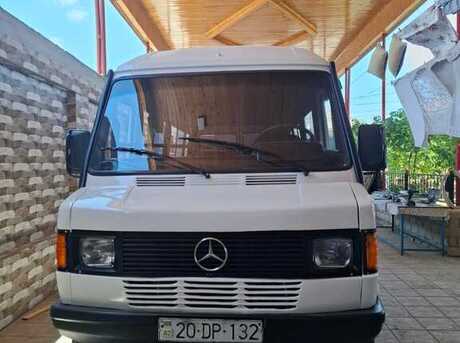Mercedes 208 D