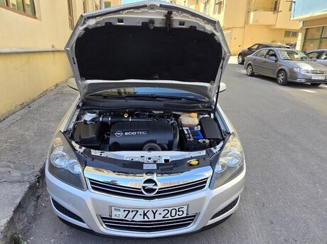 Opel Astra 2010