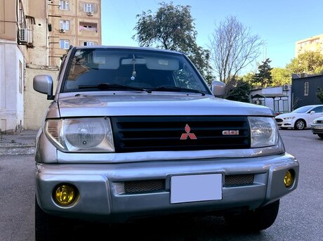 Mitsubishi Pajero io 1998