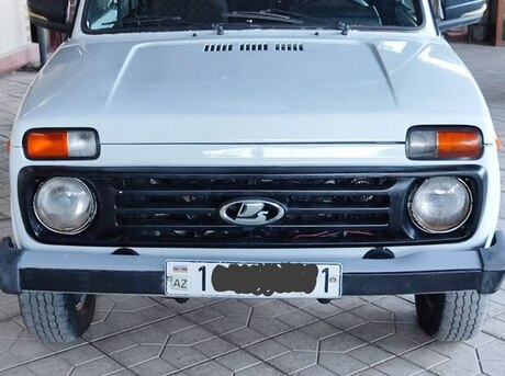 LADA (VAZ) Niva 2005
