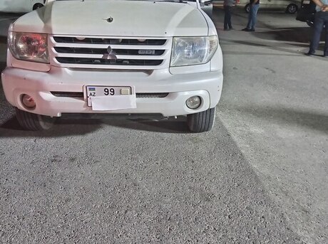 Mitsubishi Pajero io 2000