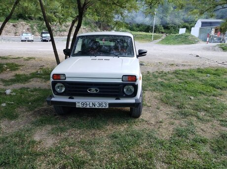 LADA (VAZ) Niva 2011