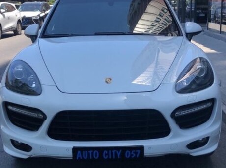 Porsche Cayenne GTS 2013