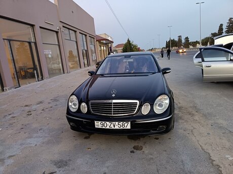 Mercedes E 240 2003