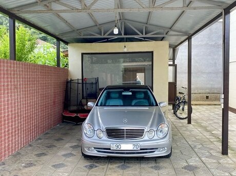 Mercedes E 240