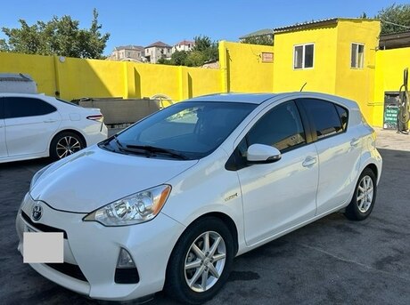Toyota Prius C 2012